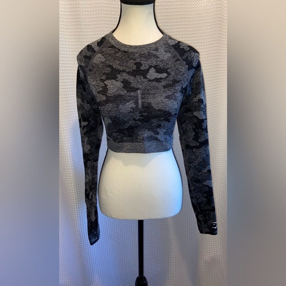 Women’s Gymshark Adapt Camo Seamless Long Sleeve Crop Top size medium - Picture 10 of 16